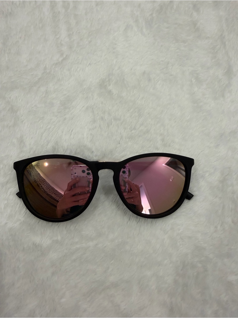 Women's Black Frame Sunglasses with Pink Mirrored Lenses